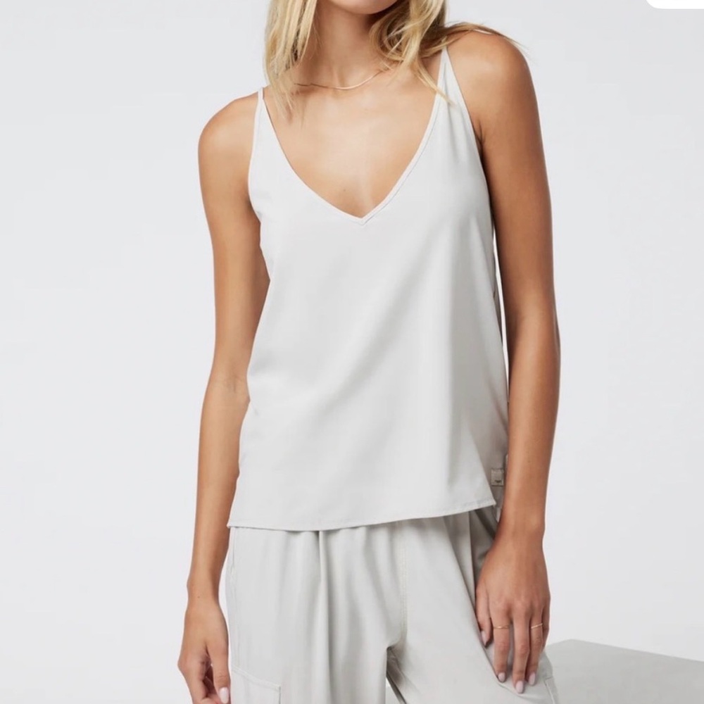 Vuori Women's Camisole in Light Gray